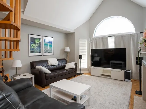 7151 121st St #301, Surrey, BC V3W 0E7