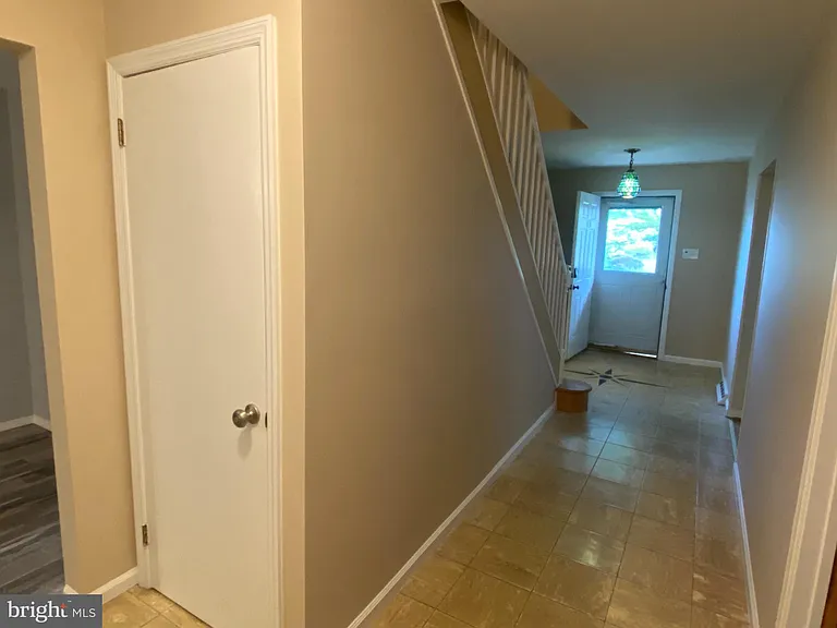 415 Monmouth Dr — Photo 10