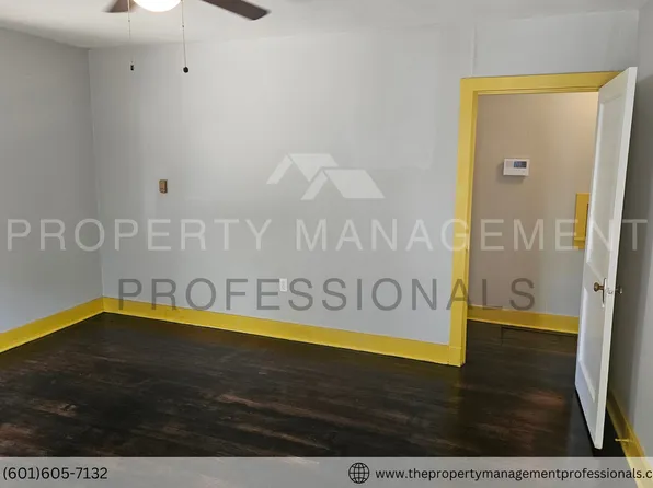1209 Grammar St, Vicksburg, MS 39180