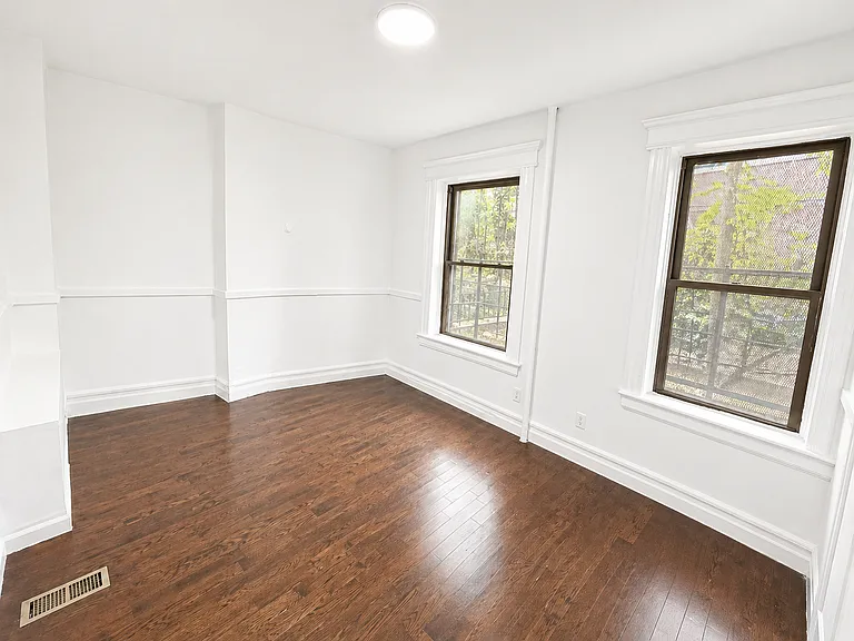 214-218 W Market St #3 — Photo 3