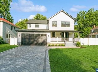 16 Cambridge Rd, Tenafly, NJ 07670