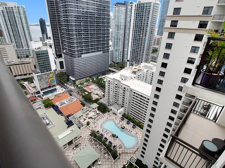 999 SW 1st Ave #33 — Photo 8