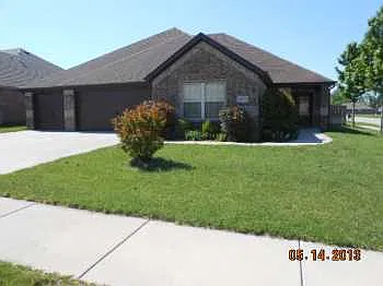 4 bed, 2250 sqft, $1,900 — Photo 1