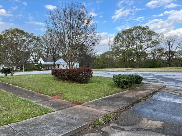 742 Manger Ave, Bethlehem, GA 30620