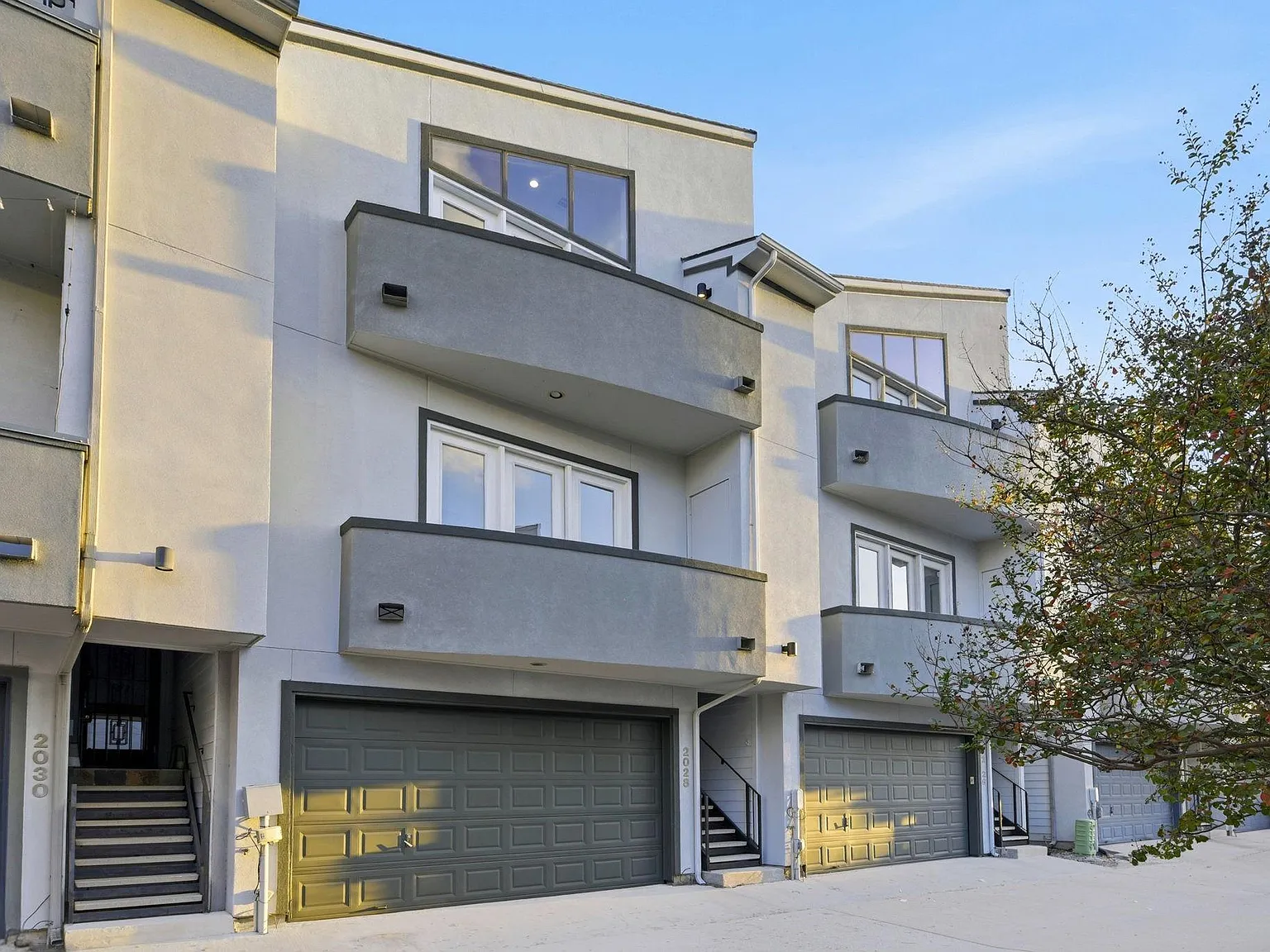 3 bed, 3.5 bath, 1520 sqft, $2,300 — Photo 3