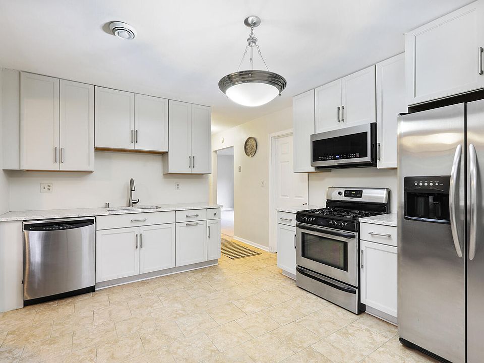 1st image of 6226 N Willow Glen Ln