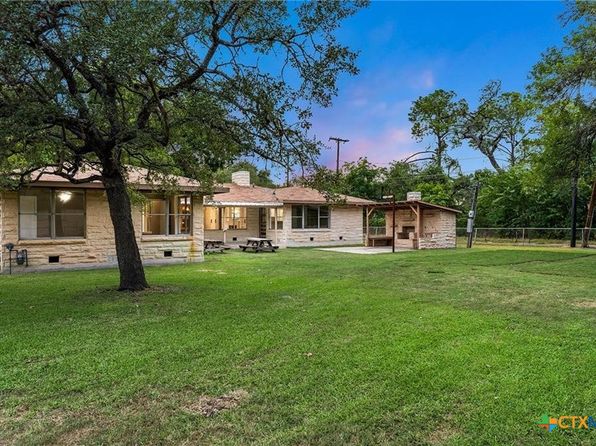 215 S Mulberry Ave, Luling, TX 78648