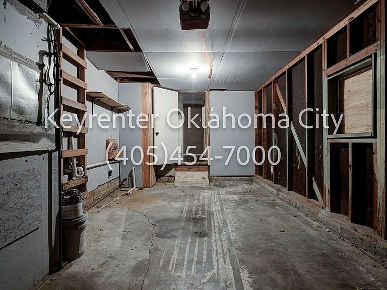 1622 W Britton Rd — Photo 38