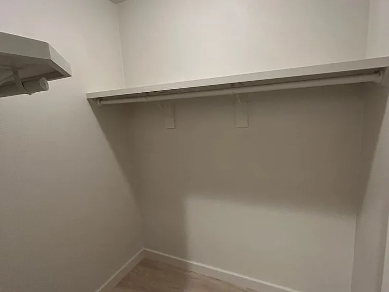 Oak Park Apartments — Photo 25