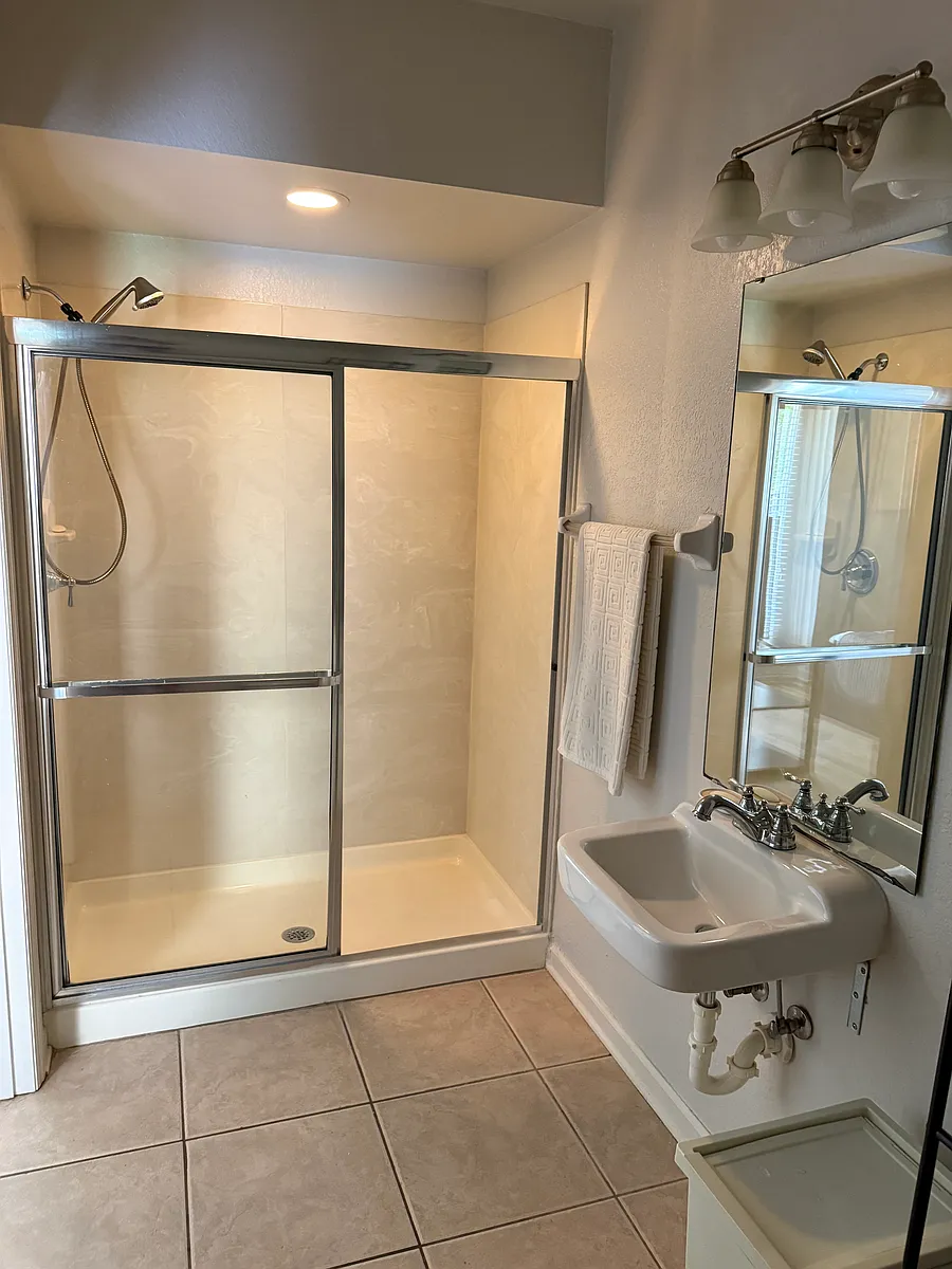 Building Photo - 5051 Tideview Cir #70
