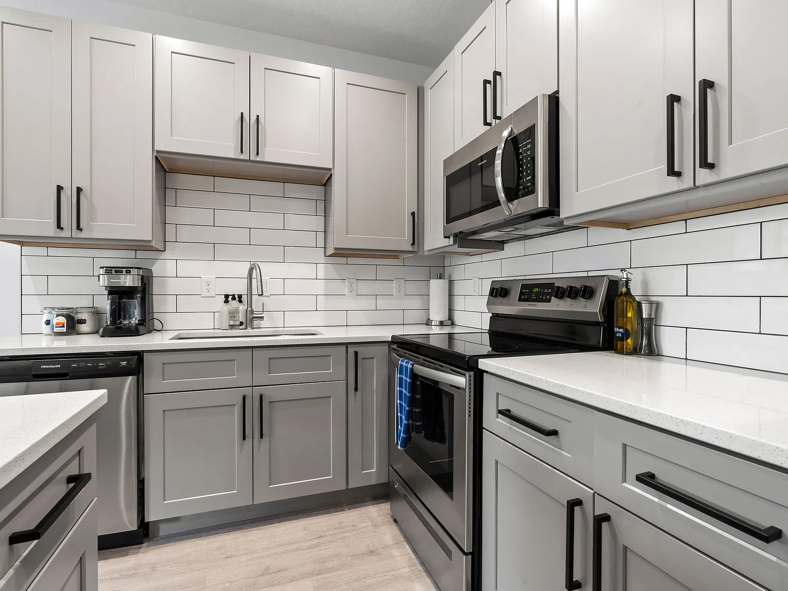 2 bed, 950 sqft, $4,500 — Photo 1