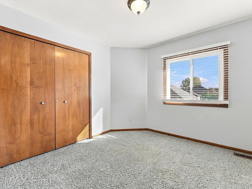 52669 Creekside Dr, photo 24