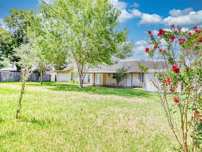 607 Rosewood Dr — Photo 17