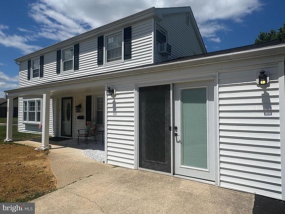 3rd image of 50 Paddock Ln