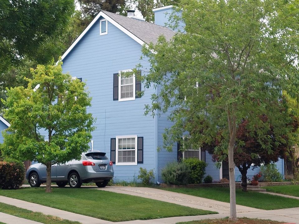 2nd image of 870 Heritage Pl