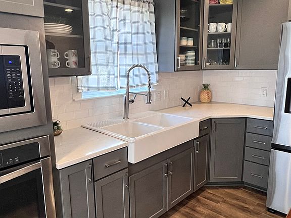 3rd image of 25868 Walker South Rd