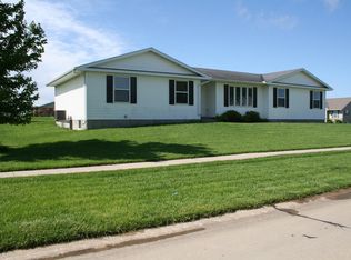 518 Boulder Dr, Center Point, IA 52213