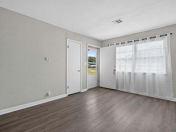 3rd image of 305 SE Avondale Ave