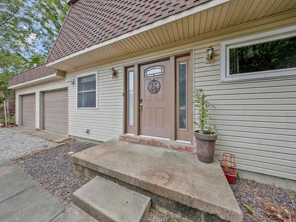 7424 Oaklawn Dr, Newburgh, IN 47630