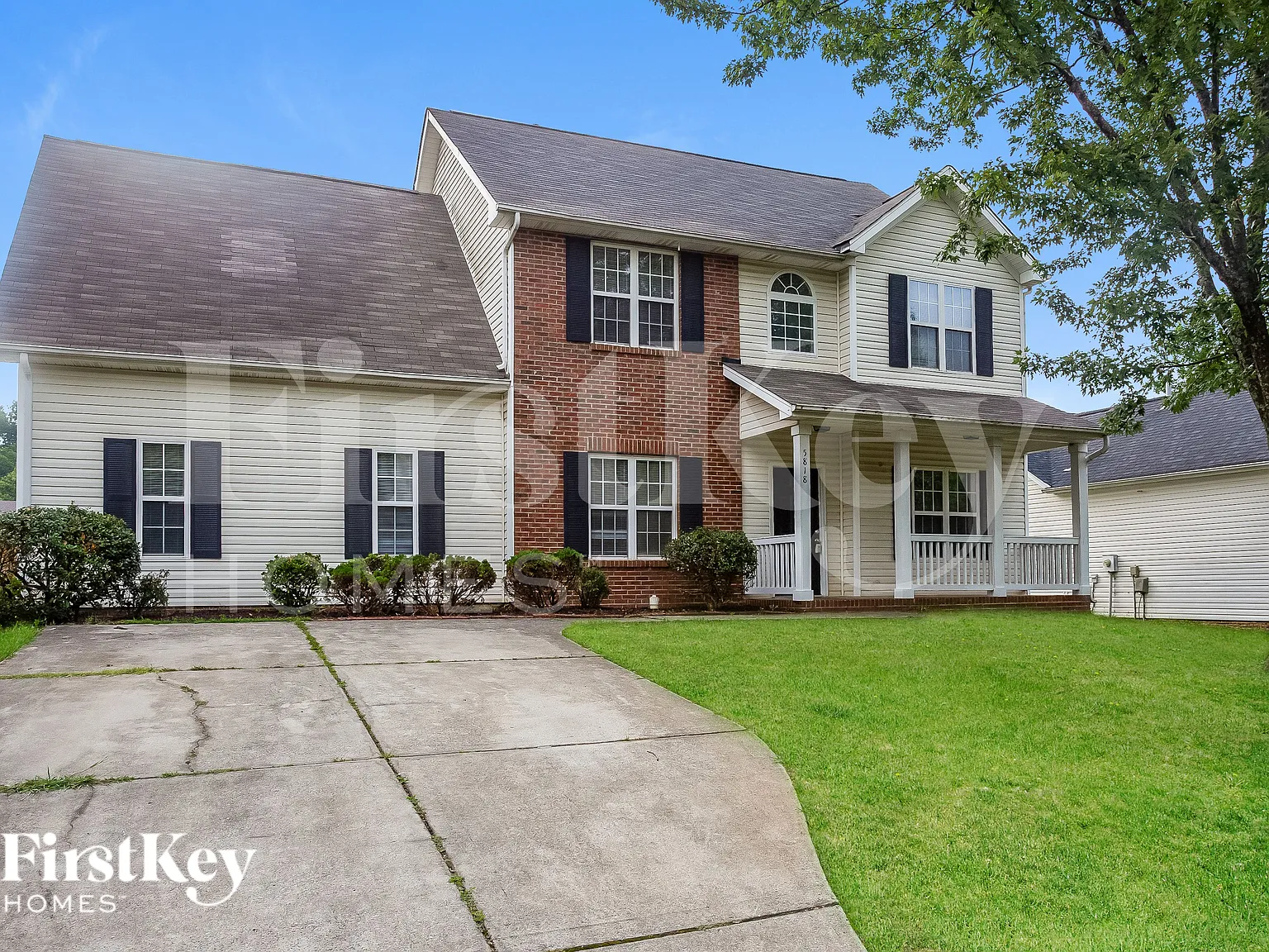 5 bed, 2.5 bath, 2544 sqft, $2,080 — Photo 2