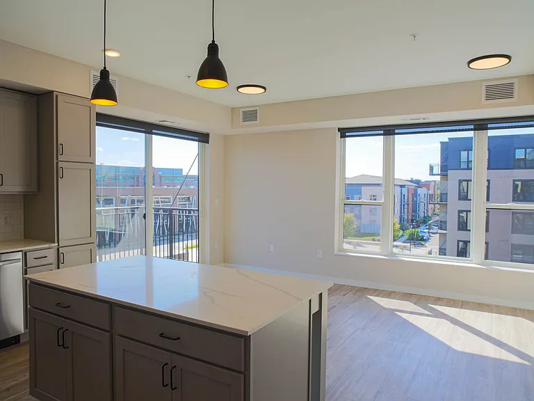 B7 Flats — Photo 78
