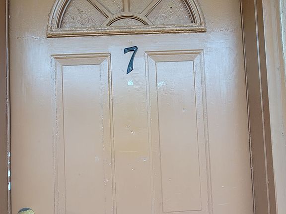 3rd image of 619 Peachtree St APT 8