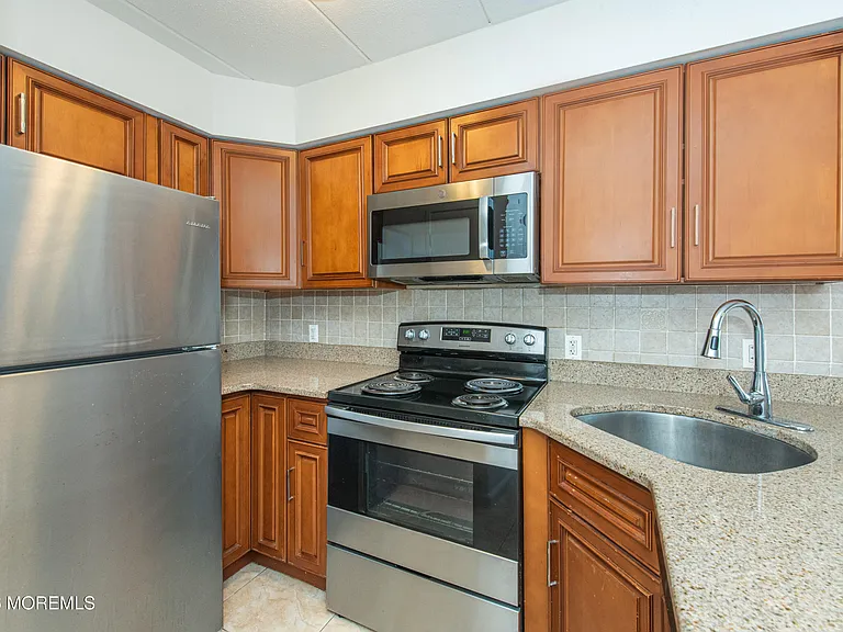 5 Linden St #3J — Photo 10