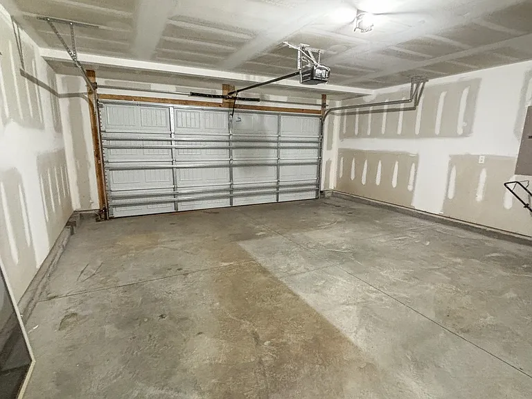 1542 Catskill Way — Photo 30