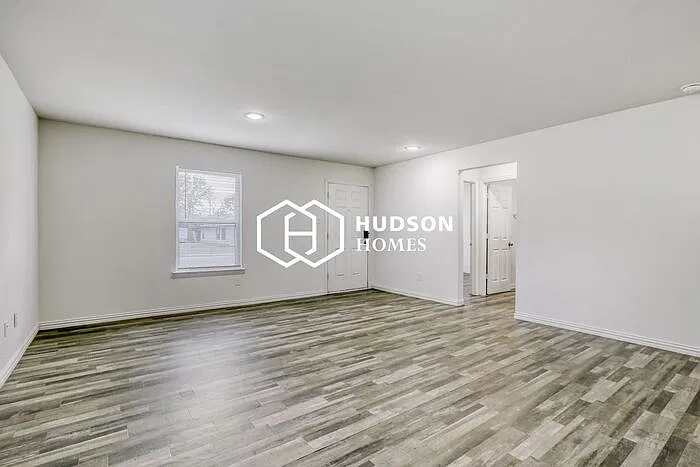 3 bed, 2.0 bath, 1090 sqft, $1,499 — Photo 3