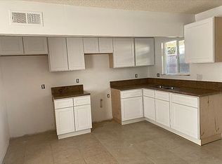 1121 W Avenue J9, Lancaster, CA 93534