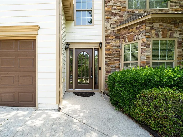 715 Moonlight Way — Photo 2