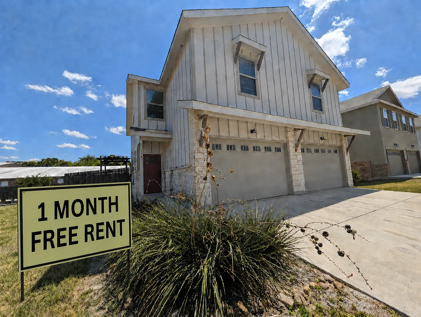 3/2.5/1.5 Duplex /Easy access to I-35 / Fridge, Washer, Dryer / Fenced in yard / NBISD — Photo 1