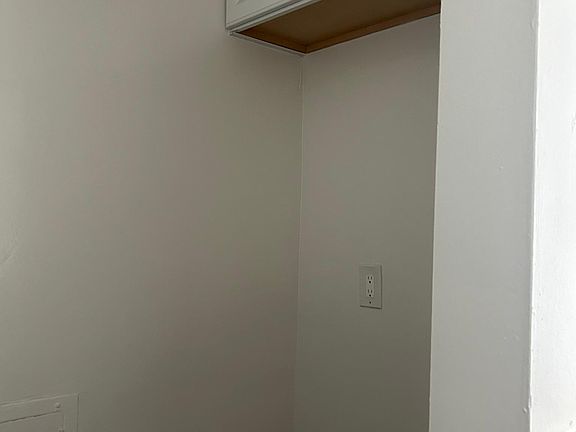 3rd image of 15522 Vanowen St #217