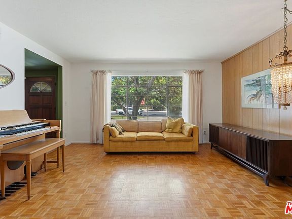 2nd image of 18914 Malden St