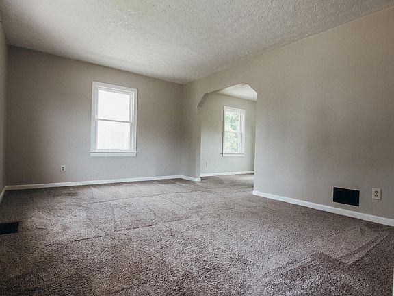 5th image of 23 Dortha Ave