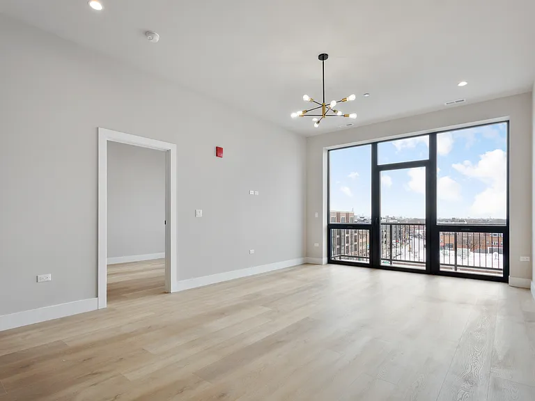 2505 W Farragut Ave #402 — Photo 12