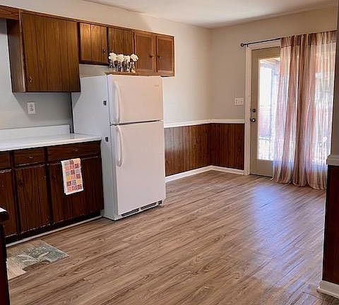 3rd image of 544 Randolph Ln
