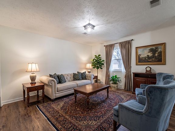 4th image of 109 Jonathan Dr