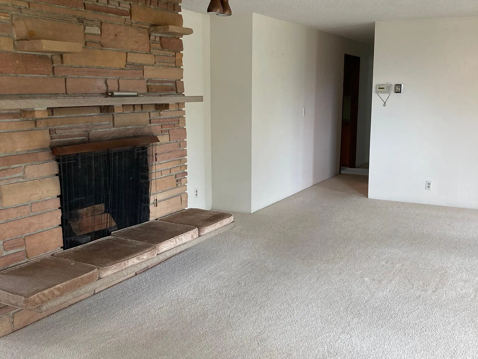 3 bed, 3300 sqft, $3,500 — Photo 3