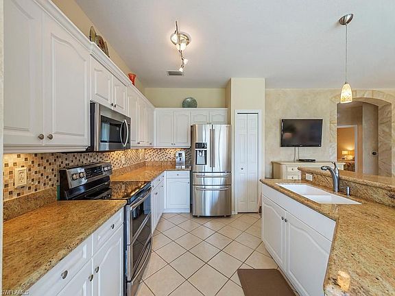3rd image of 5230 Birmingham Dr APT 102