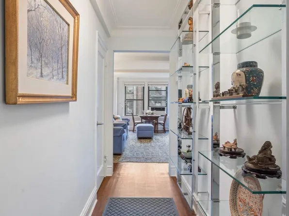 333 East 53rd Street image 5 of 12