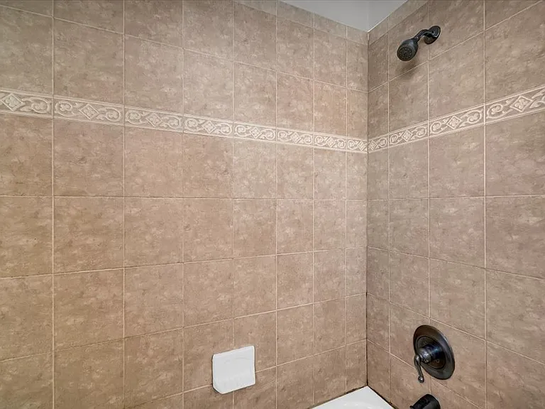 1407 E Forteen Mile Rd #2 — Photo 15