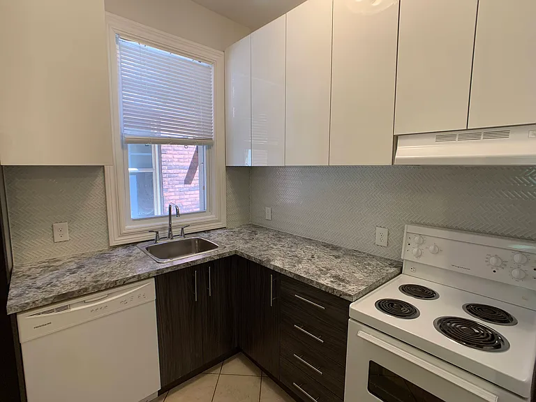 548 Maclaren St #1 — Photo 5