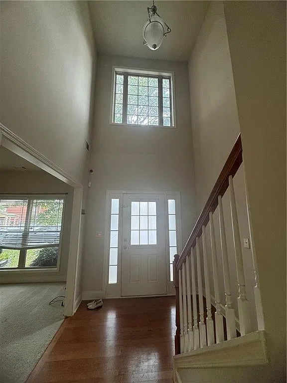 4 bed, 2.5 bath, 3133 sqft, $2,700 — Photo 2