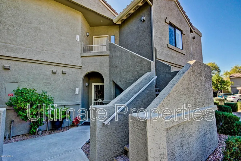 2 bed, 1.5 bath, 1302 sqft, $1,995 — Photo 2