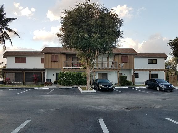 Building View - Parking Lot