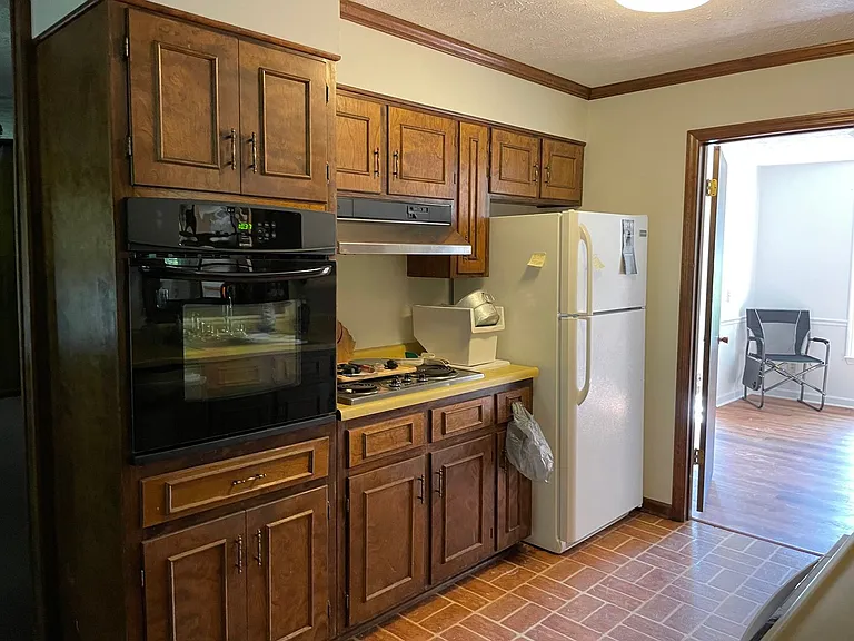 1180 Robinhood Rd — Photo 9
