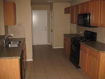 4th image of 1010 Clayton Dr