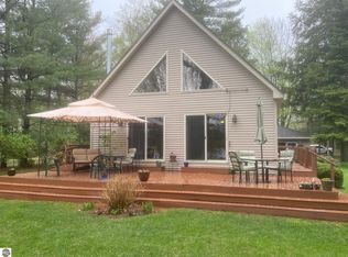6557 Betsie River Rd, Interlochen, MI 49643