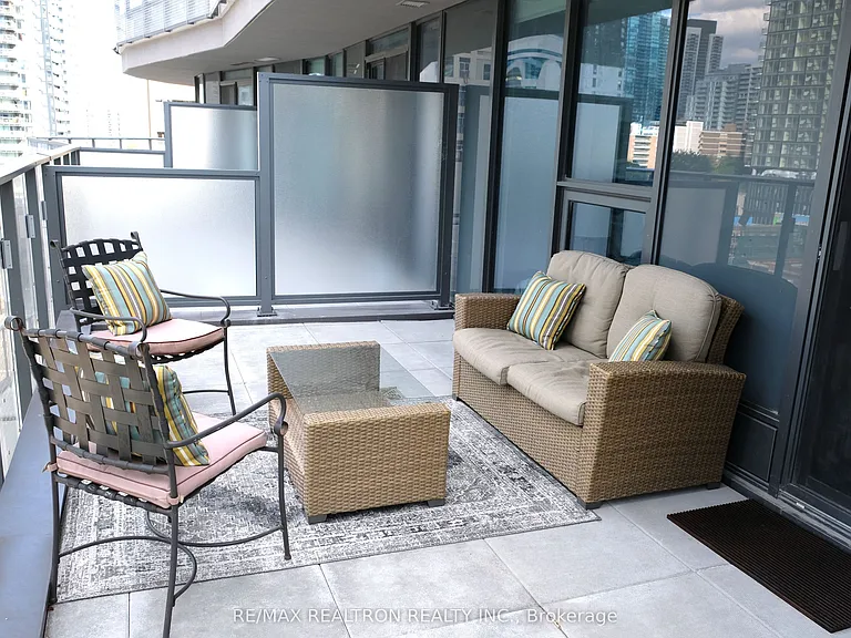11 Wellesley St W #613 — Photo 18